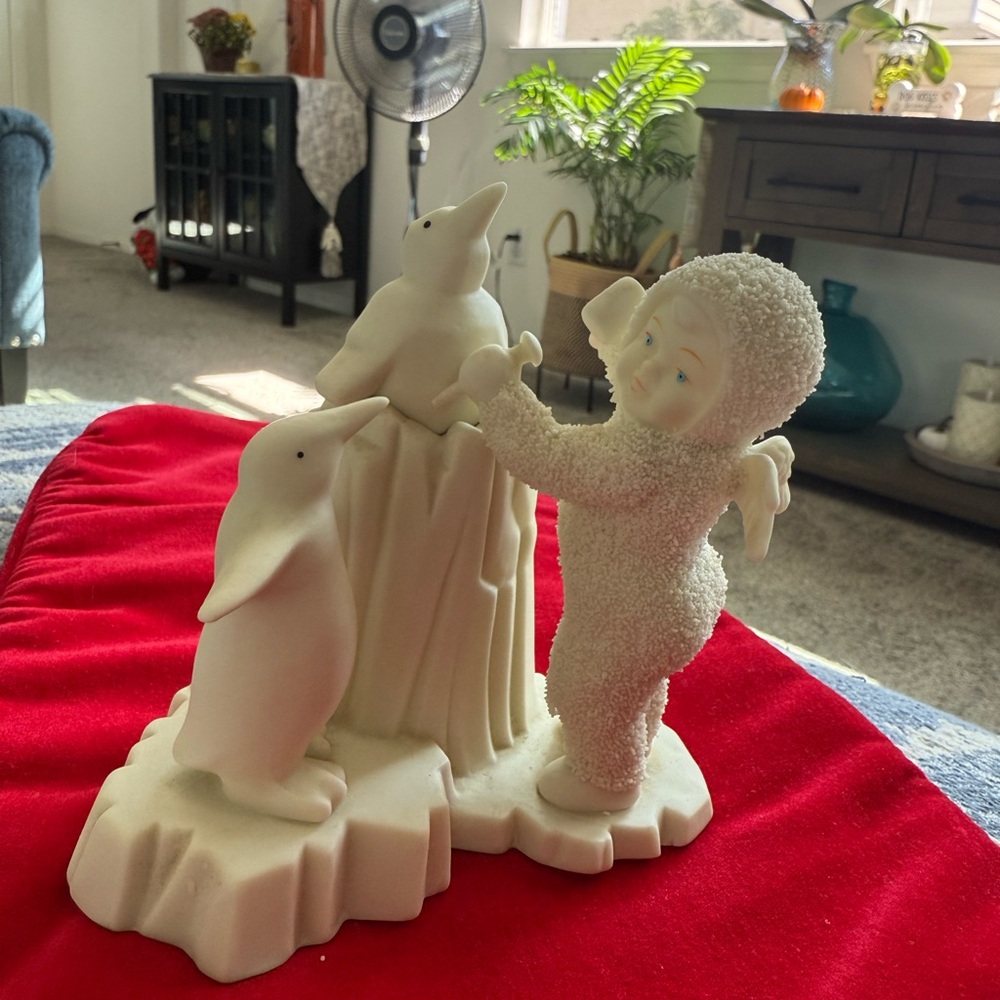 Department 56 Snowbabies White Porcelain Figurine with Penguins
